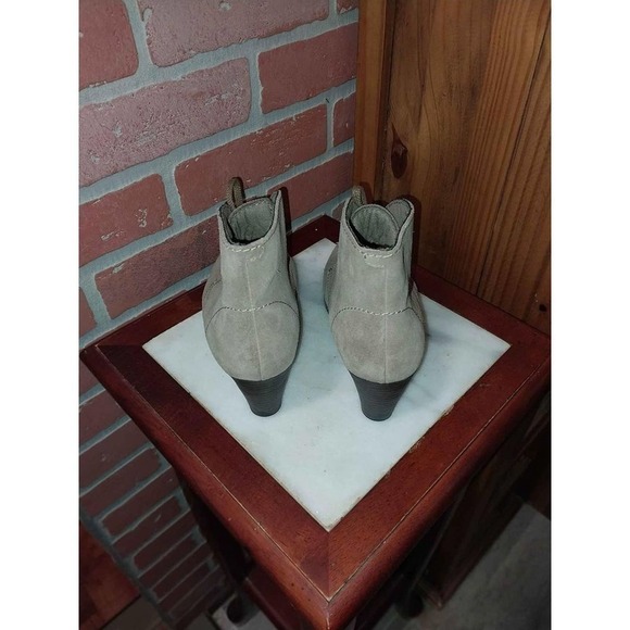 Clarks Desert Leather pumps.  Size 7M - Picture 3 of 4